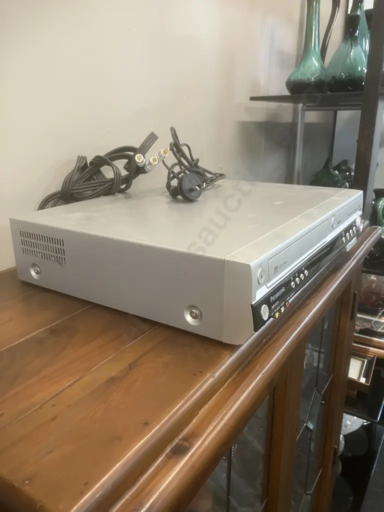 Panasonic DVD Recorder With VHS DMR-ES35V (No Remote Control) Image 1++