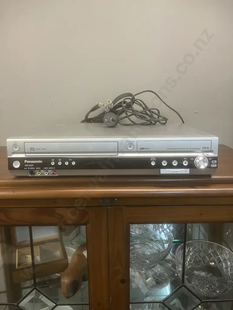 Panasonic DVD Recorder With VHS DMR-ES35V (No Remote Control) Image 1++