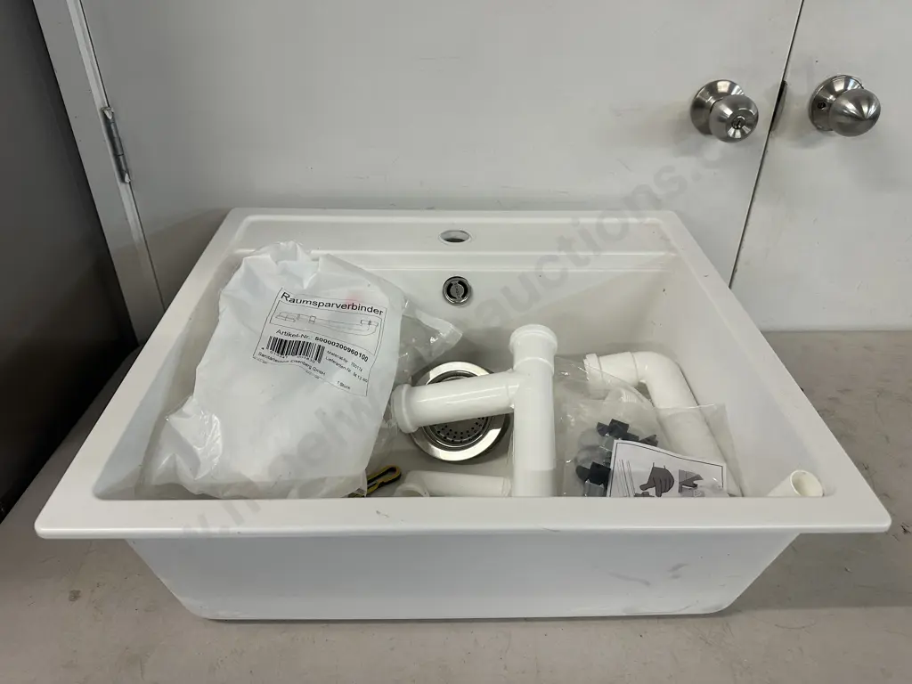 White Schock Sink With Assorted Fittings Image 1++