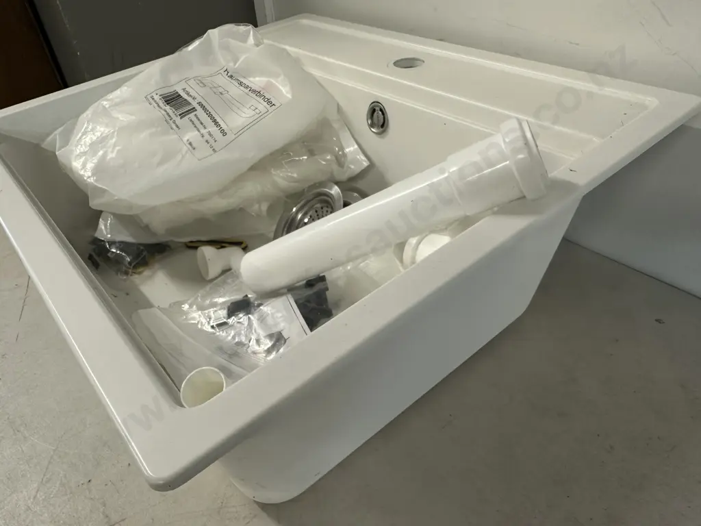 White Schock Sink With Assorted Fittings Image 1++