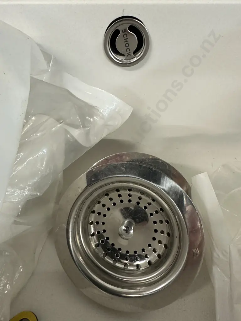 White Schock Sink With Assorted Fittings Image 1++