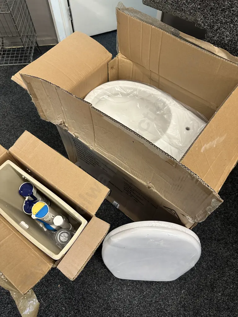 New In Box Nouveau Toilet Suite S.Trap Image 1++
