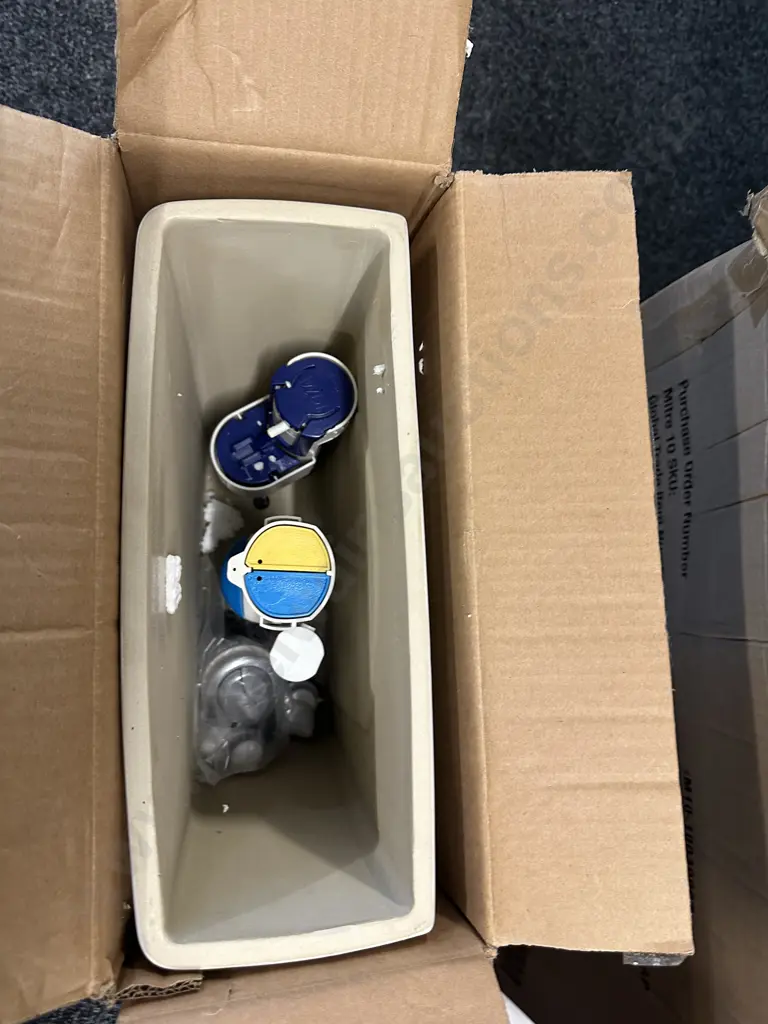 New In Box Nouveau Toilet Suite S.Trap Image 1++