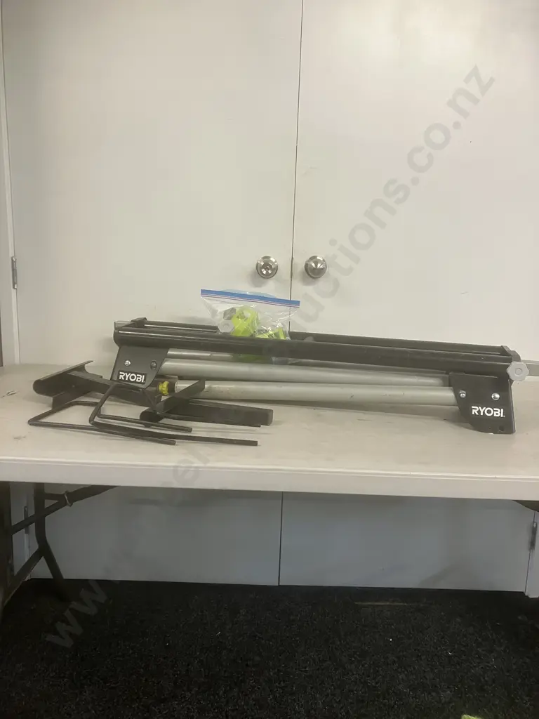 Ryobi Universal Mitre Saw Stand AMS03G Image 1++