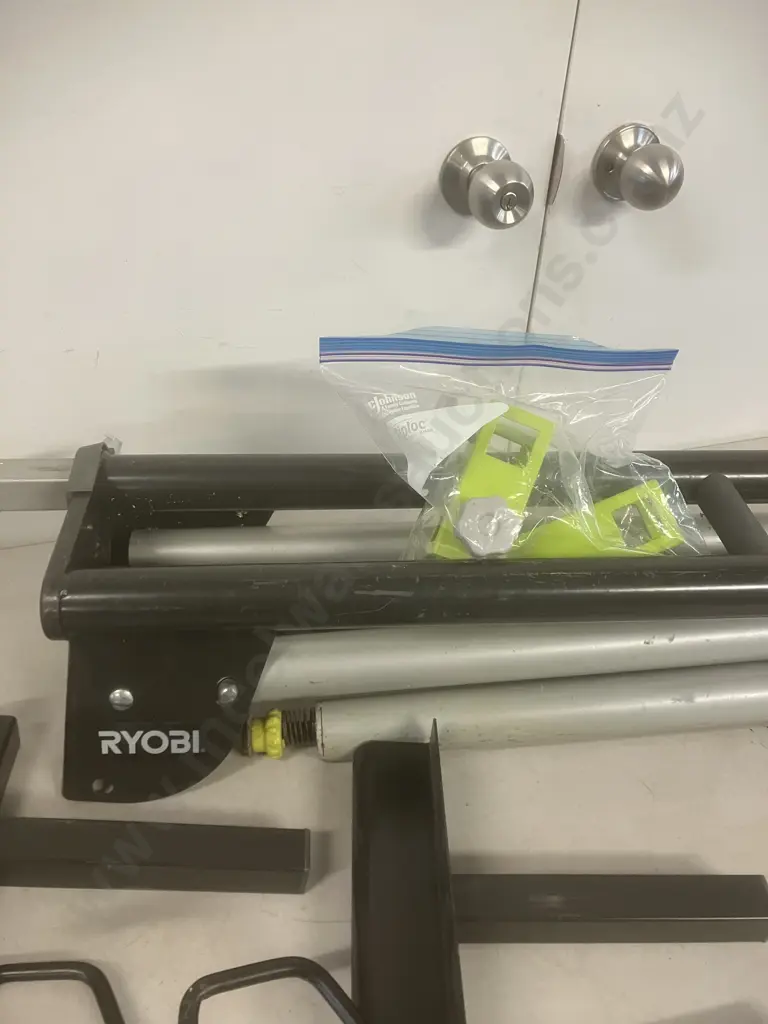 Ryobi Universal Mitre Saw Stand AMS03G Image 1++