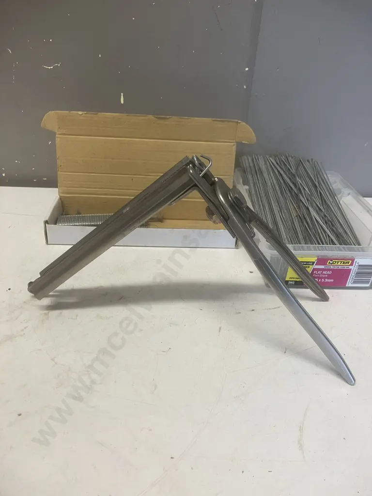 Jambro Ring Fastener Gun, D-Ring Fasteners, Tie-Wire Etc Image 1++