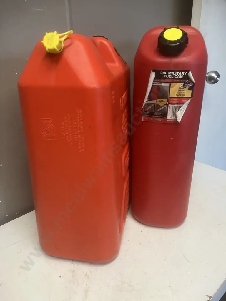 2 x 20 Litre Red Plastic Fuel Containers Image 1++