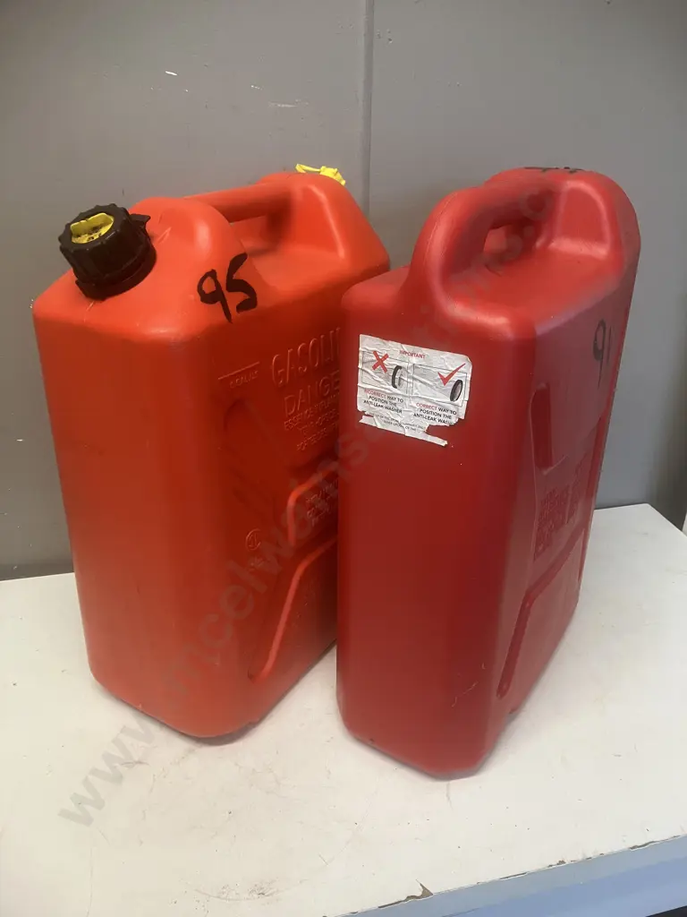 2 x 20 Litre Red Plastic Fuel Containers Image 1++