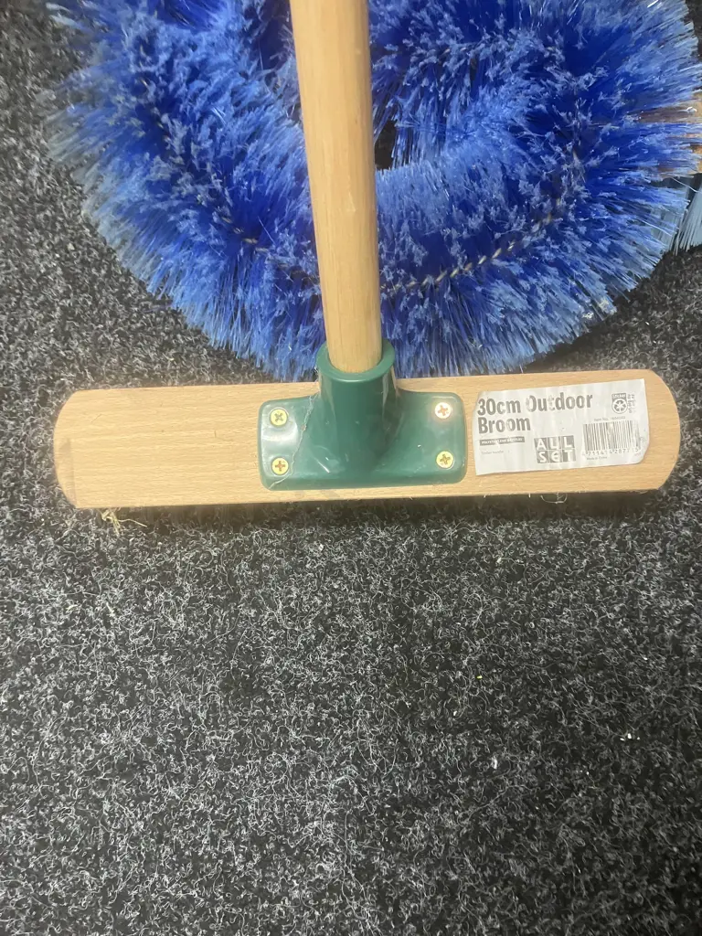Brooms & Cleaning Brushes Image 1++
