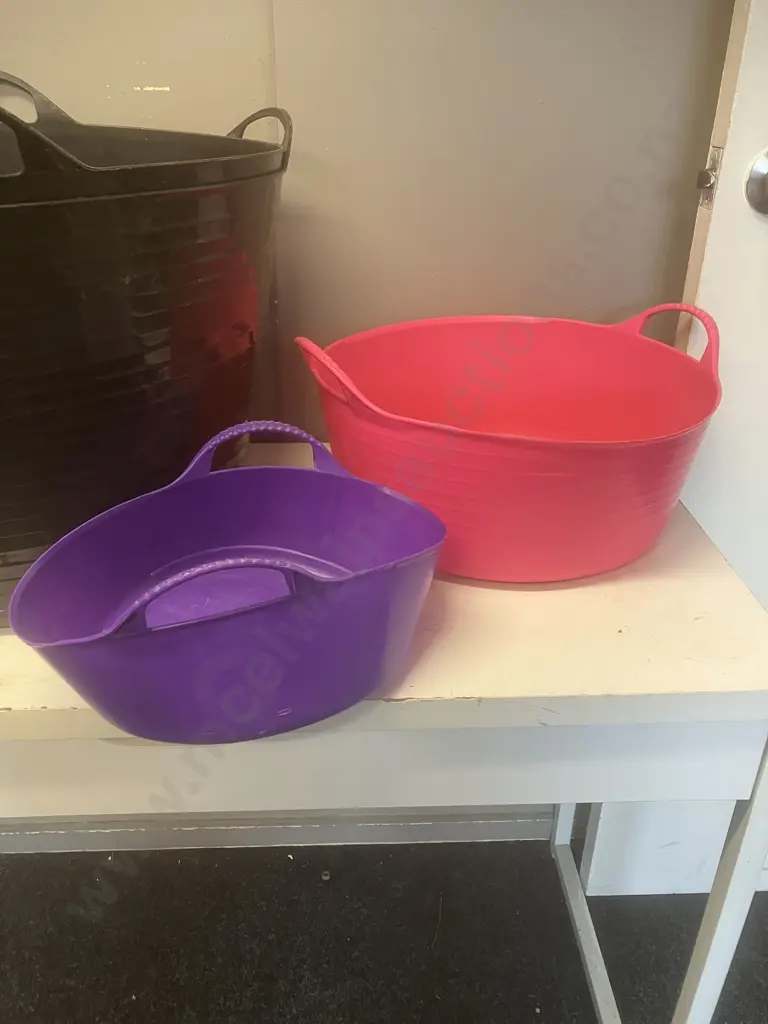Four Assorted Flexi-Tubs Image 1++