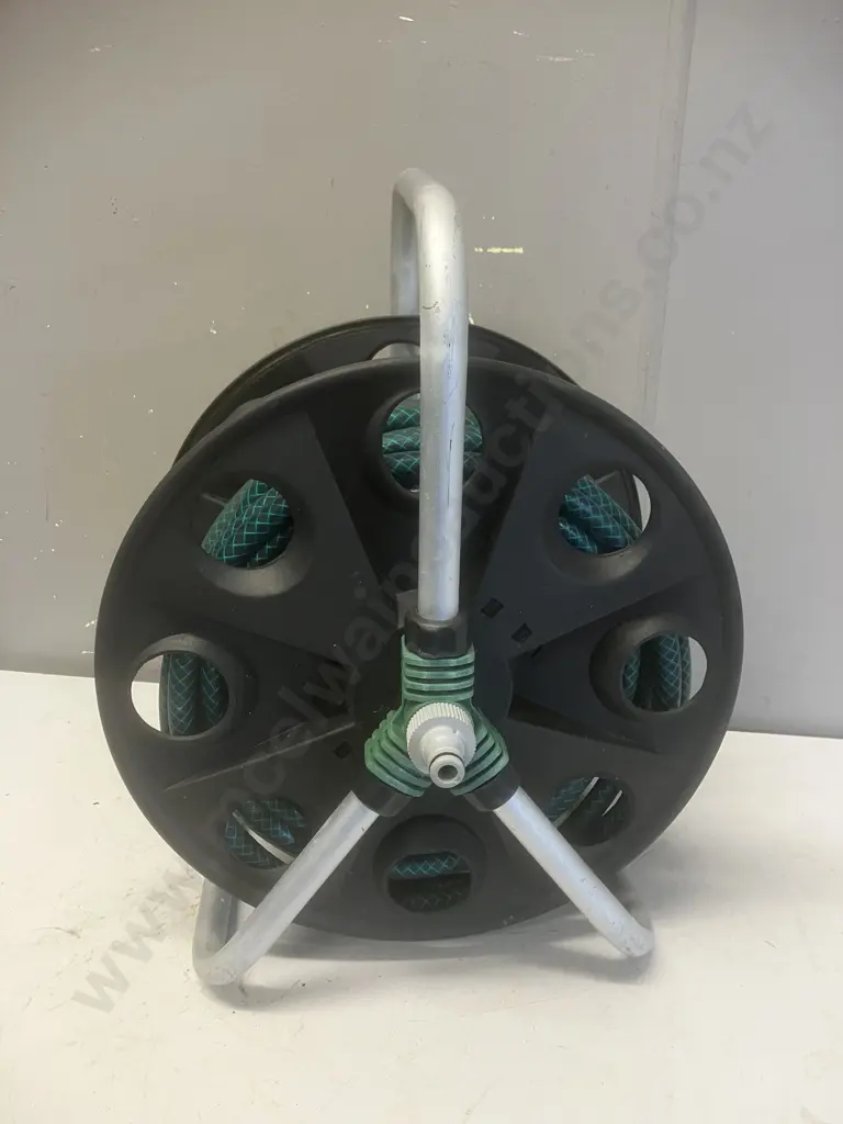 Garden Hose & Reel Image 1++