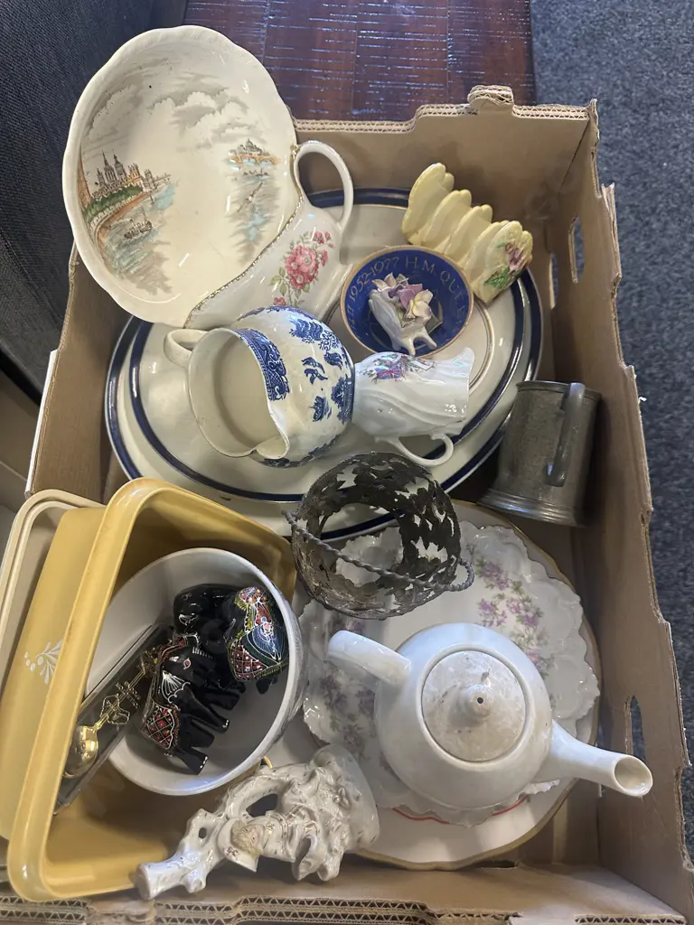Assorted China & Vintage Items Image 1++