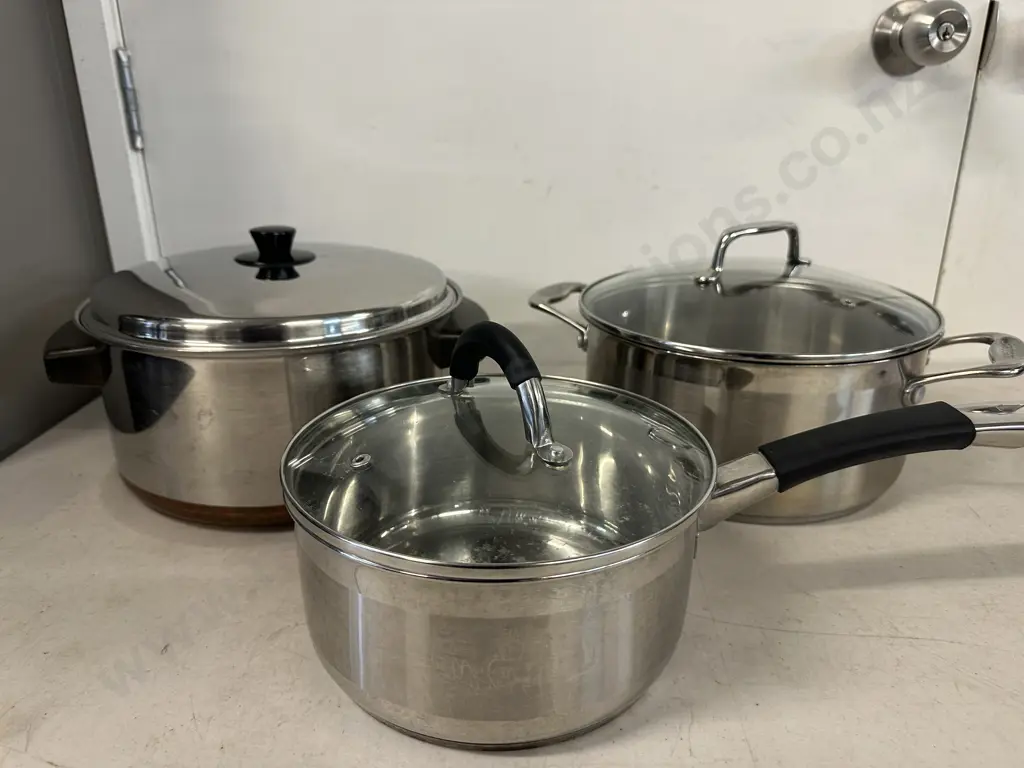Selection Of Lidded Pots Including Stockpots Image 1++
