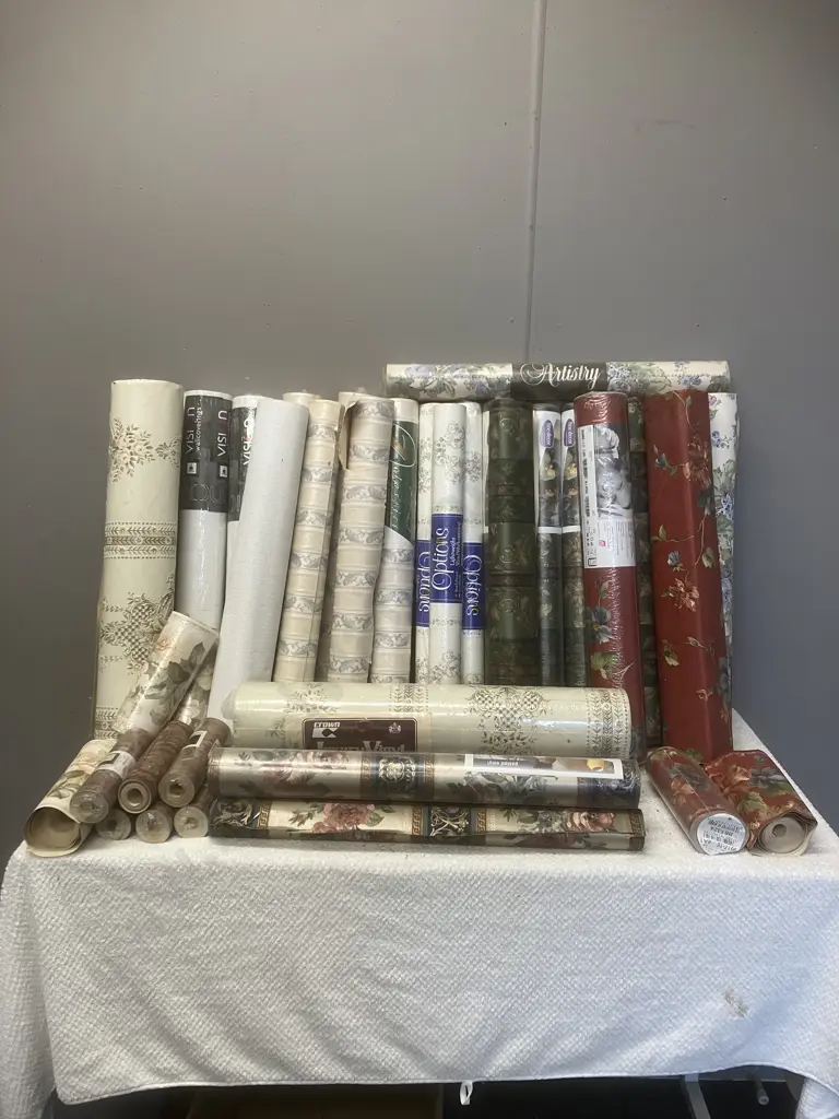 Assorted Vintage Wallpapers & Border Rolls Image 1++