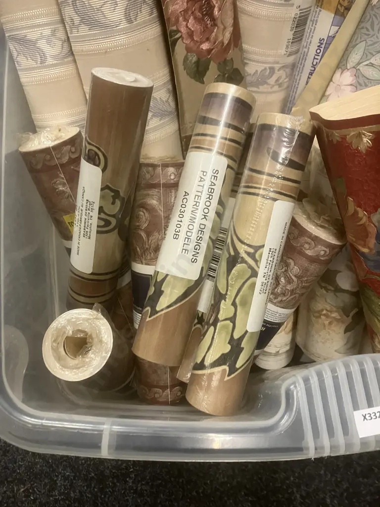 Assorted Vintage Wallpapers & Border Rolls Image 1++