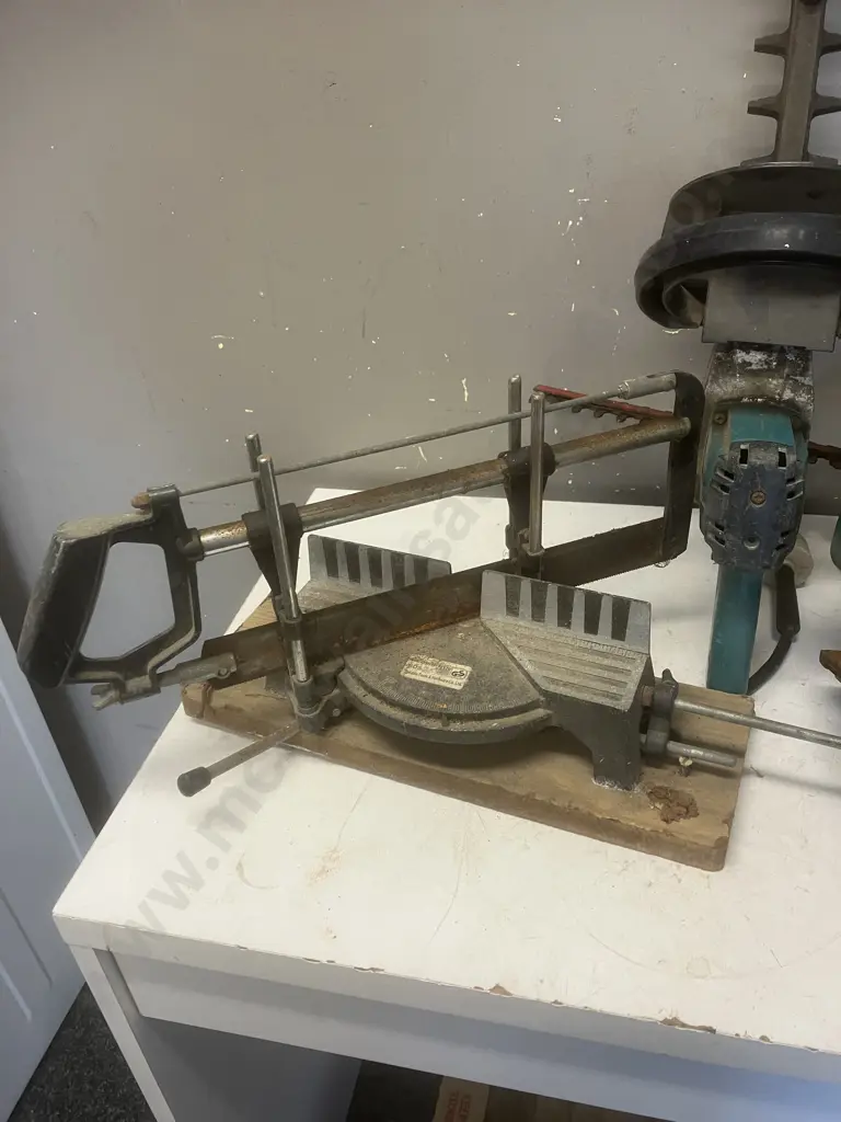 Box Lot - Mitre Saw, Electric Hedge Trimmers, Circular Saw Image 1++