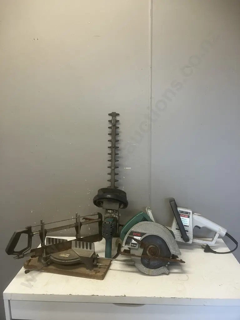 Box Lot - Mitre Saw, Electric Hedge Trimmers, Circular Saw Image 1++