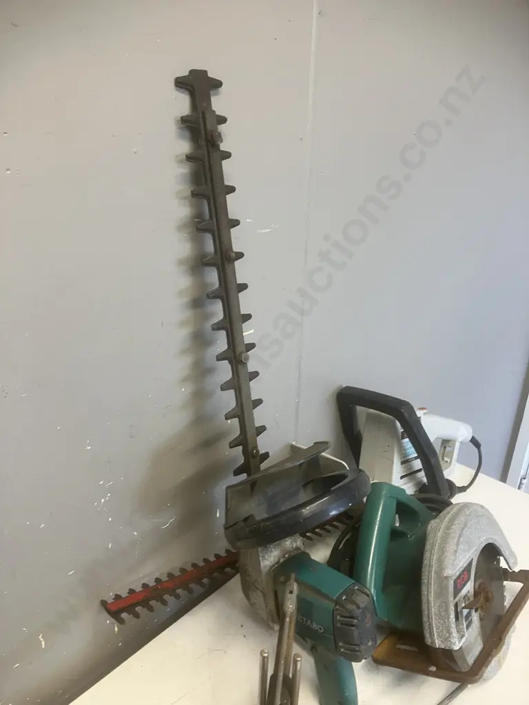 Box Lot - Mitre Saw, Electric Hedge Trimmers, Circular Saw Image 1++