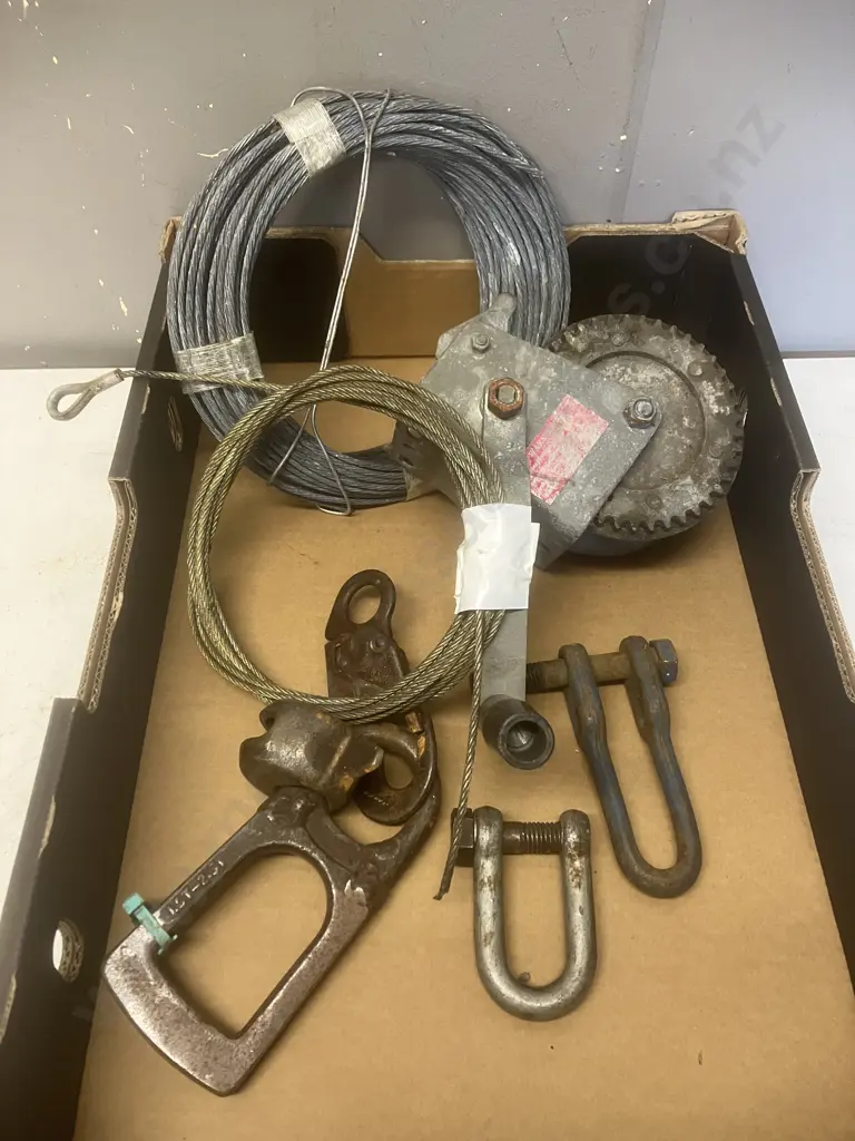 Box Lot - Hand Winch, Wire Rope, Shackles Etc Image 1++