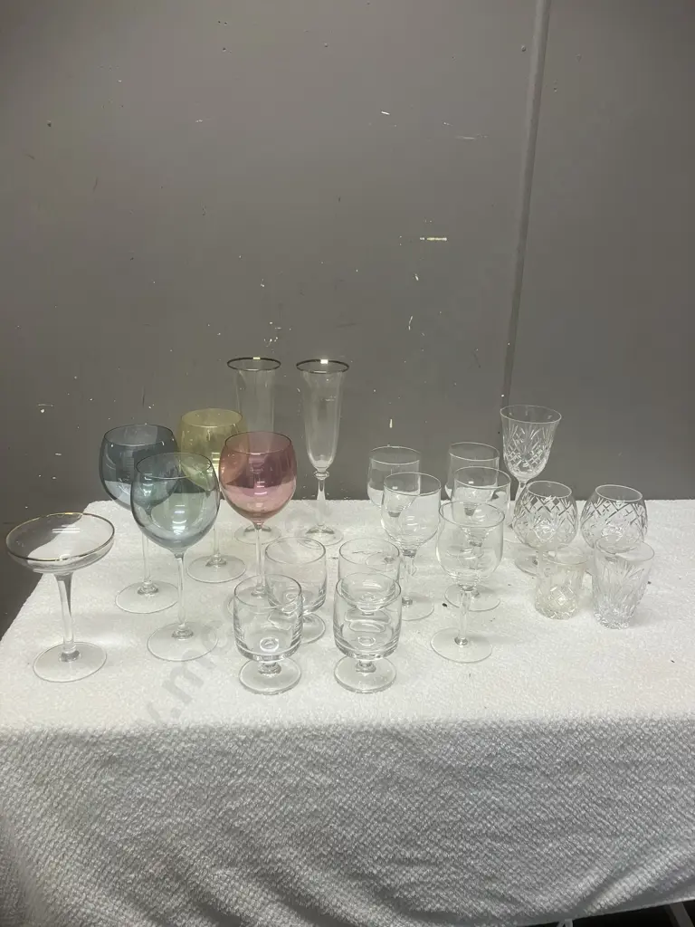 Box Lot Assorted Glassware Image 1++