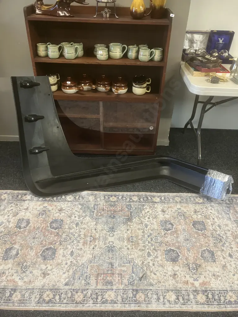 Large Volvo Plastic Body Part Image 1++