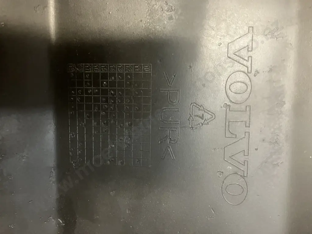 Large Volvo Plastic Body Part Image 1++
