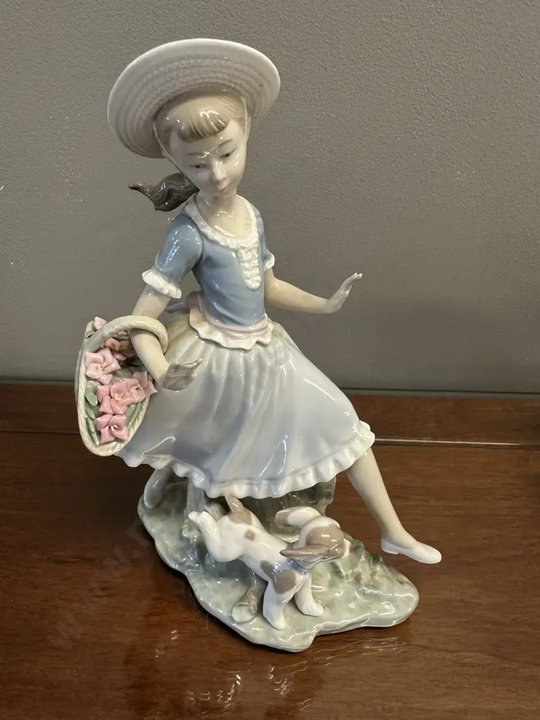 Lladro "Country Lass With Dog" Porcelain Figurine (#4920), Issued 1974 Retired 1991. H26cm. Image 1++