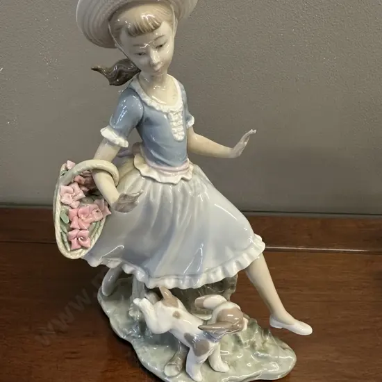 Lladro "Country Lass With Dog" Porcelain Figurine (#4920), Issued 1974 Retired 1991. H26cm.