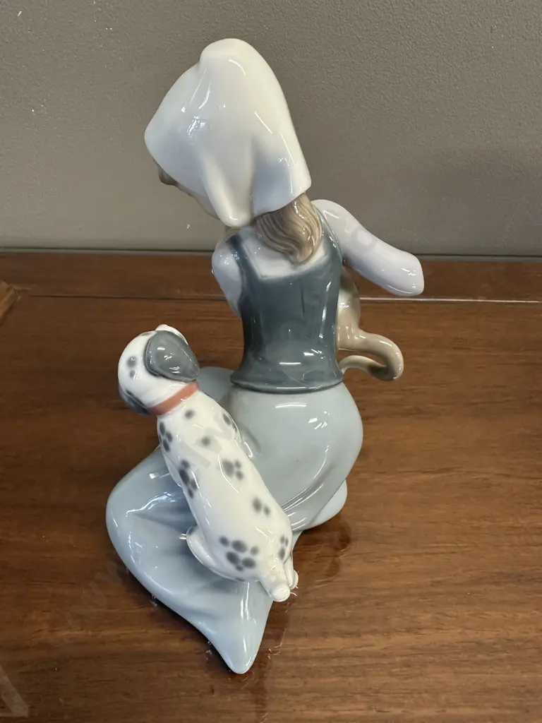 Lladro "Little Friskies" Porcelain Figurine (#5032), Issued 1980 Retired 1997. H18cm. Image 1++