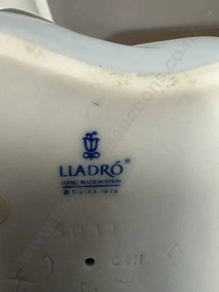 Lladro "Little Friskies" Porcelain Figurine (#5032), Issued 1980 Retired 1997. H18cm. Image 1++