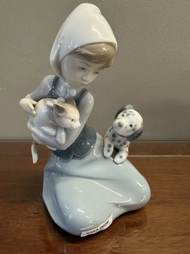 Lladro "Little Friskies" Porcelain Figurine (#5032), Issued 1980 Retired 1997. H18cm. Image 1++