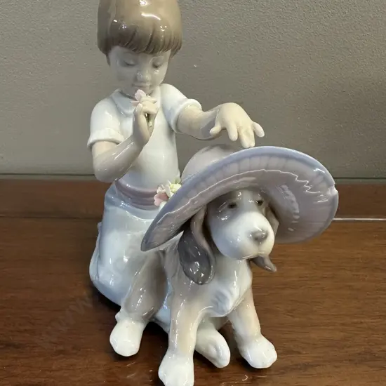 Lladro "An Elegant Touch" Porcelain Figurine (#6862), Issued 2002. H15cm.
