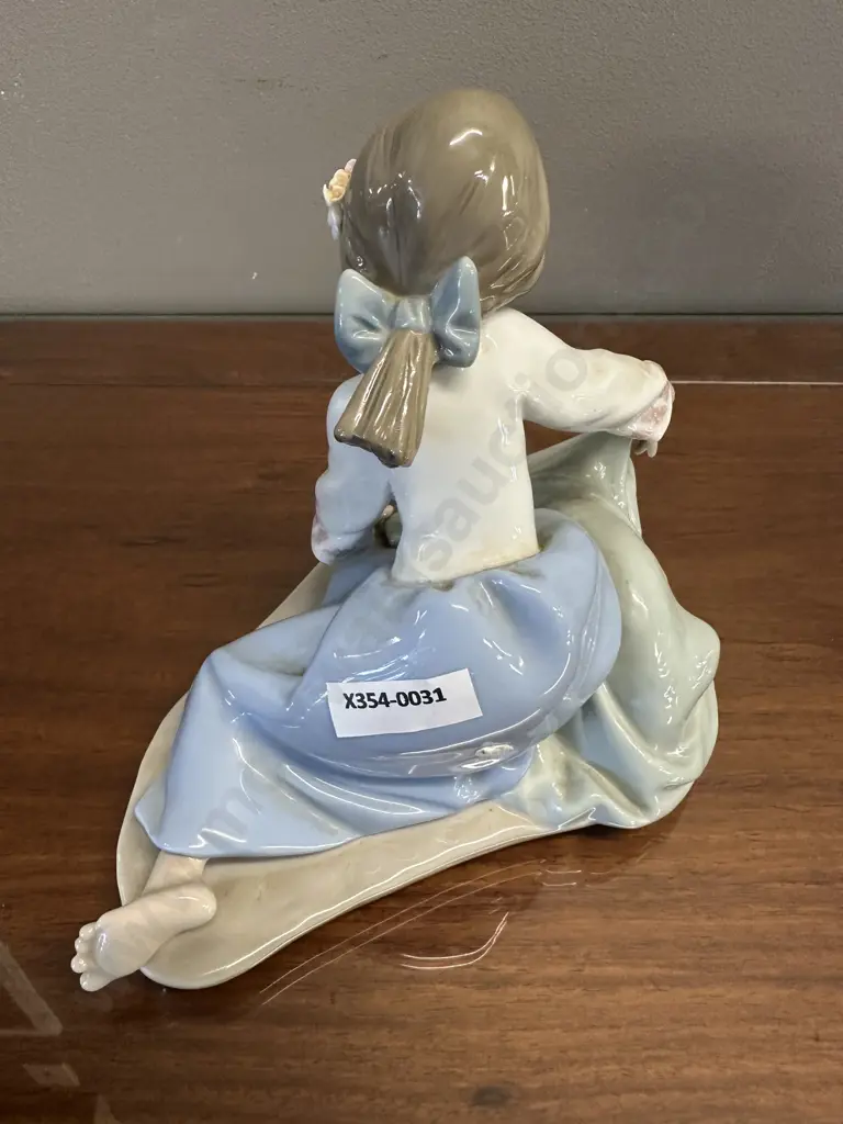 Lladro "Dog's Best Friend" Porcelain Figurine (#5688), Issued 1990 Retired 2005. H16cm. Image 1++
