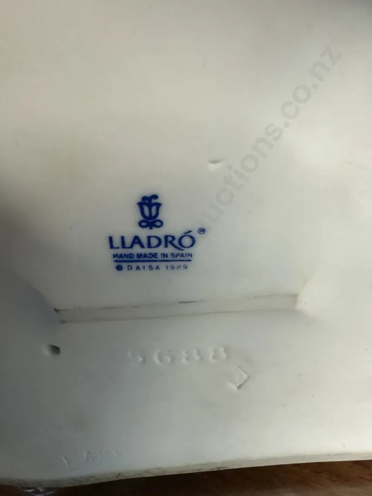Lladro "Dog's Best Friend" Porcelain Figurine (#5688), Issued 1990 Retired 2005. H16cm. Image 1++