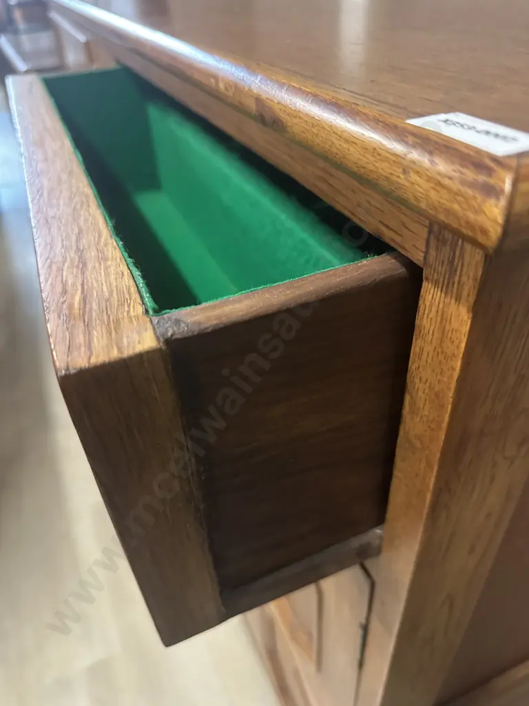 Oak Buffet/Sideboard Two Drawer Two Door Felt Lined Drawers & Lock & Key 95x123x48cm. Image 1++