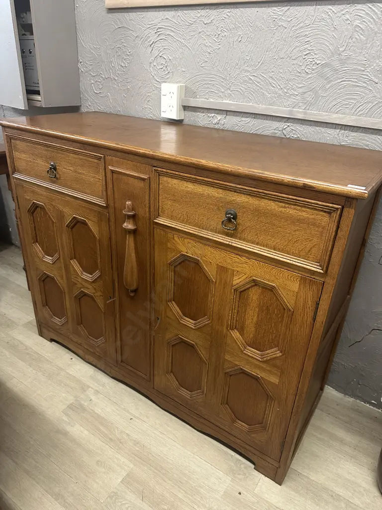 Oak Buffet/Sideboard Two Drawer Two Door Felt Lined Drawers & Lock & Key 95x123x48cm. Image 1++