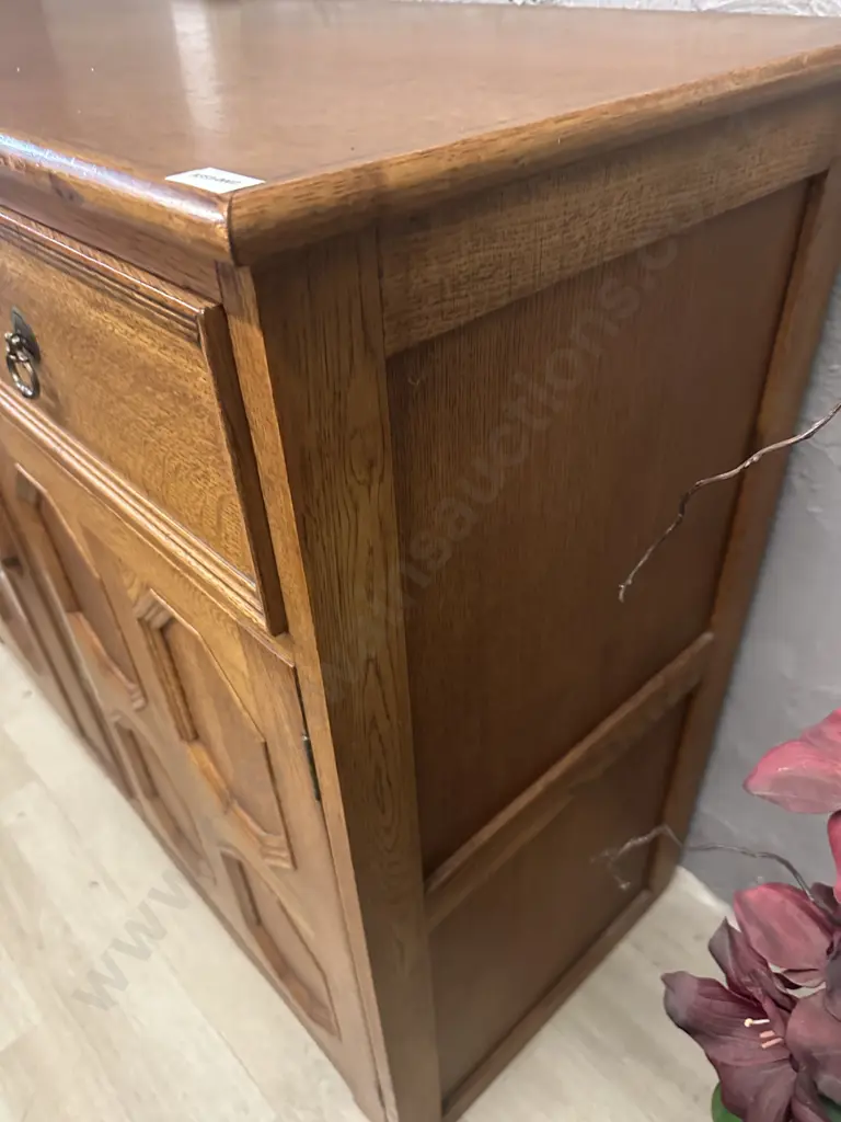 Oak Buffet/Sideboard Two Drawer Two Door Felt Lined Drawers & Lock & Key 95x123x48cm. Image 1++