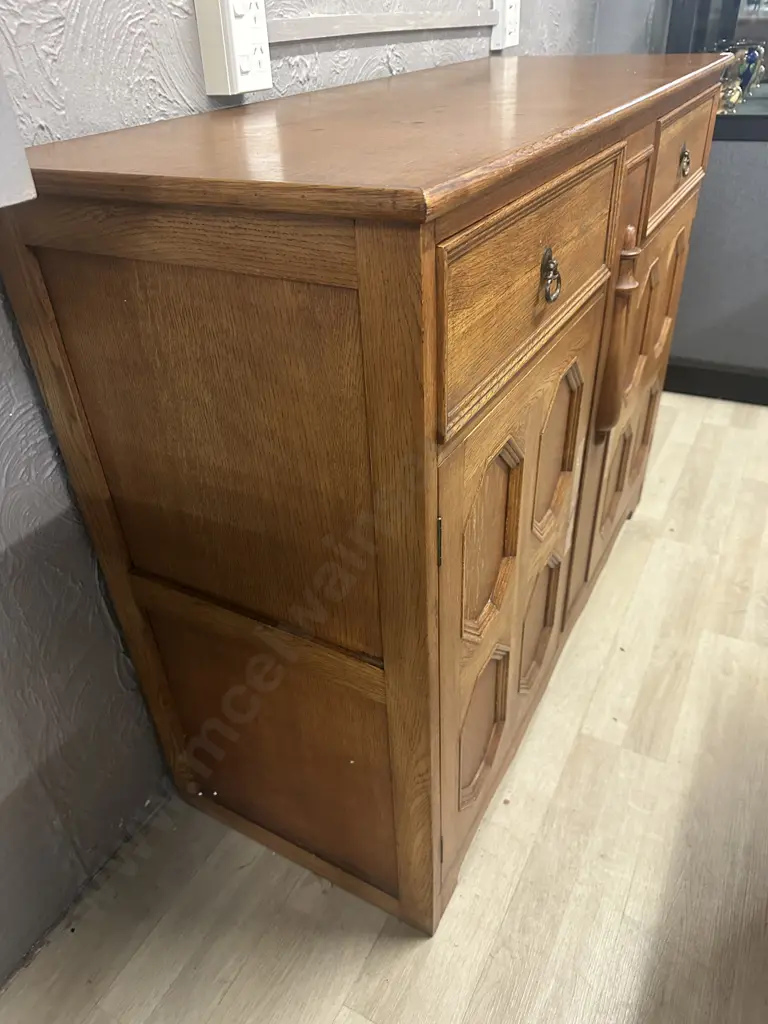 Oak Buffet/Sideboard Two Drawer Two Door Felt Lined Drawers & Lock & Key 95x123x48cm. Image 1++