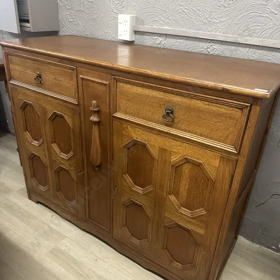 Oak Buffet/Sideboard Two Drawer Two Door Felt Lined Drawers & Lock & Key 95x123x48cm.