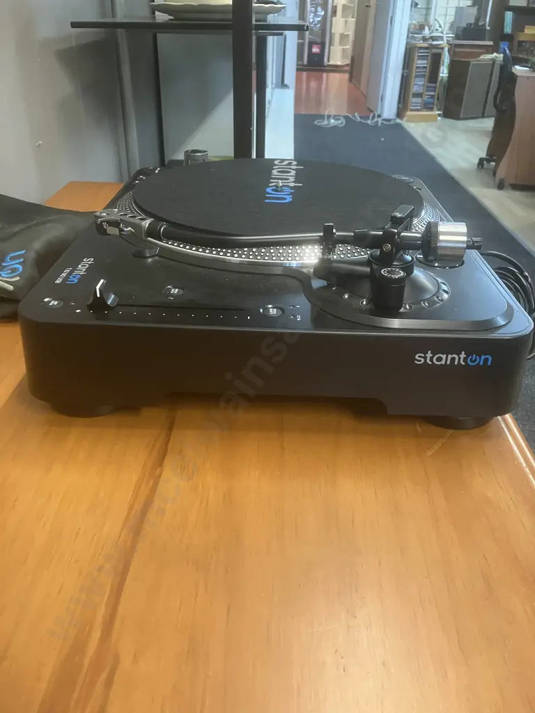 Stanton T.92 M2 USB Direct-Drive Turntable With Cover Image 1++