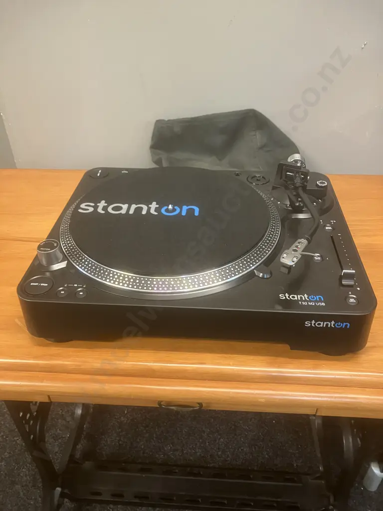 Stanton T.92 M2 USB Direct-Drive Turntable With Cover Image 1++