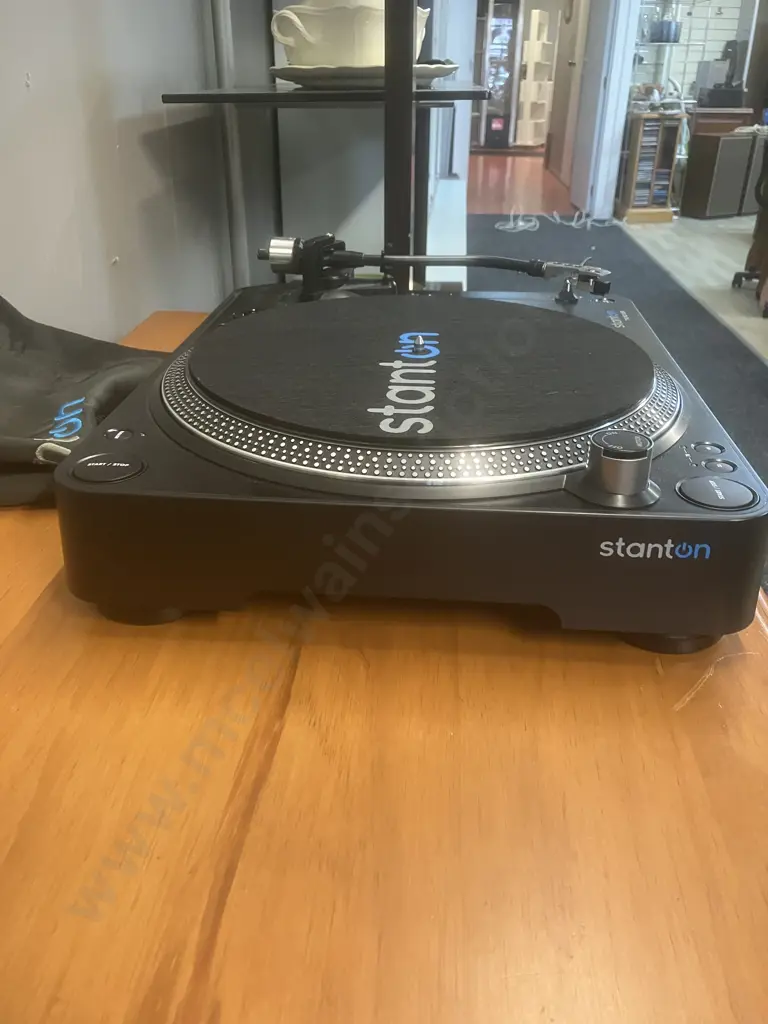 Stanton T.92 M2 USB Direct-Drive Turntable With Cover Image 1++