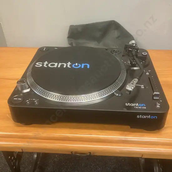 Stanton T.92 M2 USB Direct-Drive Turntable With Cover