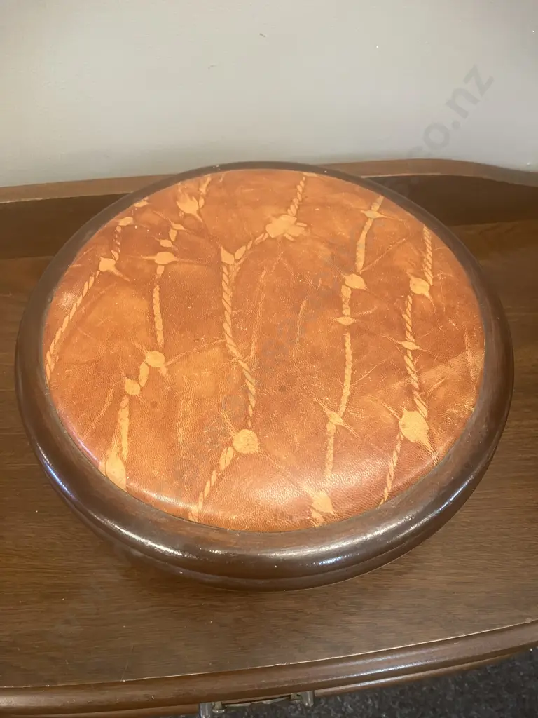 Vintage 'Ami Newby' New Zealand Leather Low Footstool. 13 x 31cm Image 1++