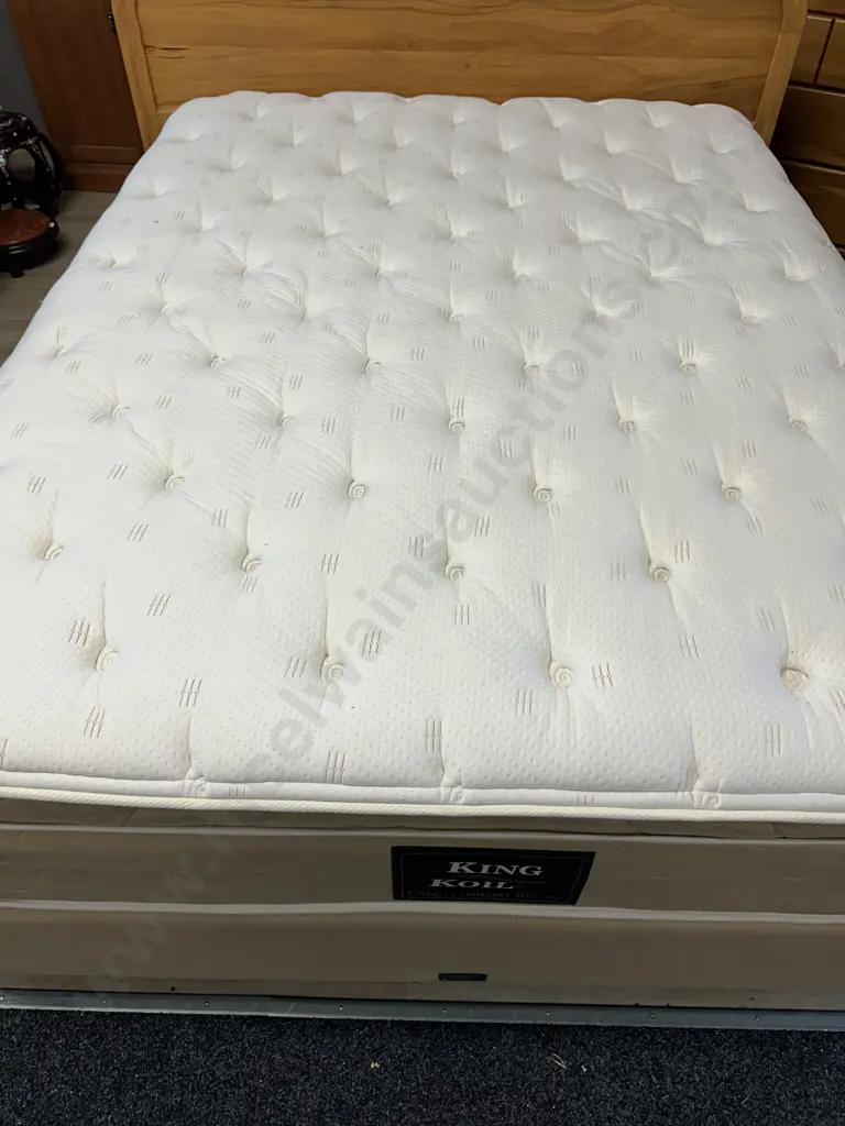 King Koil Chiro Comfort Royal Queen Size Bed Image 1++