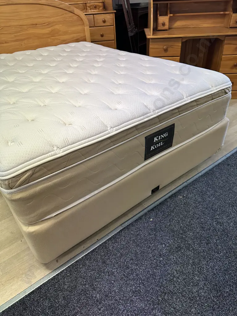 King Koil Chiro Comfort Royal Queen Size Bed Image 1++