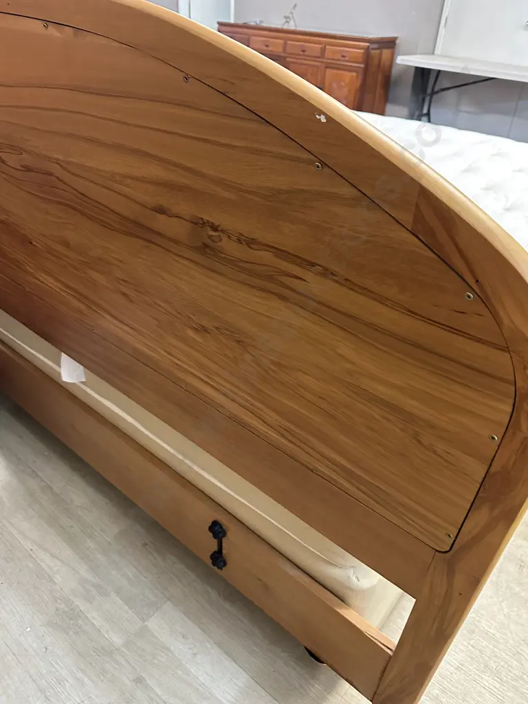 Rimu Queen Size Head Board H115 W180cm. Image 1++
