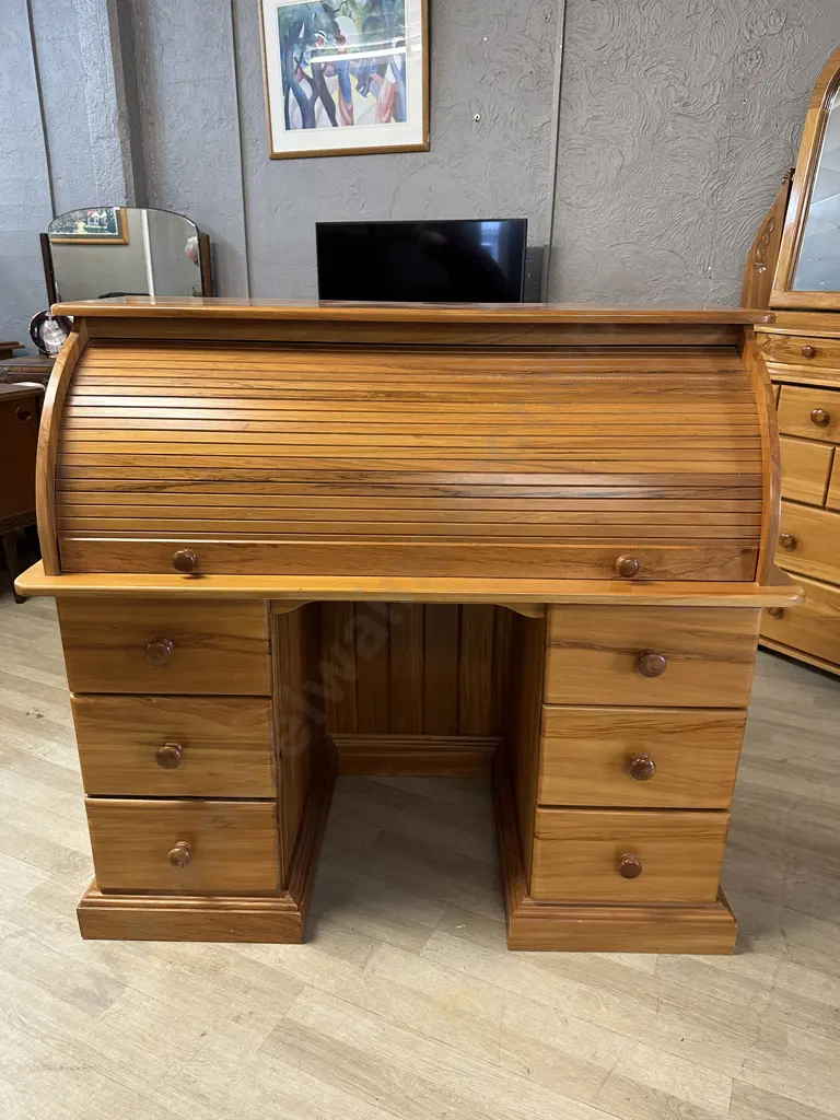 Solid Rimu Roll-top Desk, 8 Drawers. H113 W122 D62cm Image 1++
