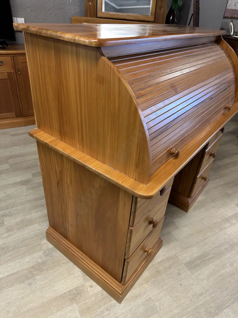 Solid Rimu Roll-top Desk, 8 Drawers. H113 W122 D62cm Image 1++