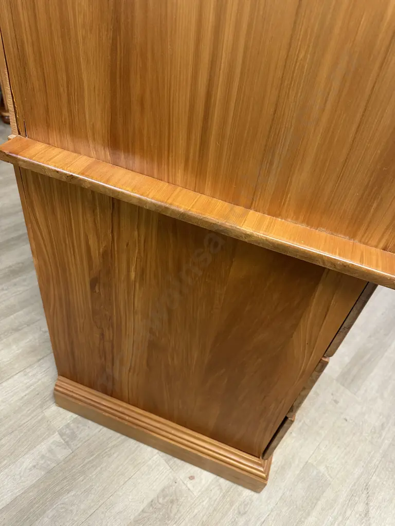 Solid Rimu Roll-top Desk, 8 Drawers. H113 W122 D62cm Image 1++